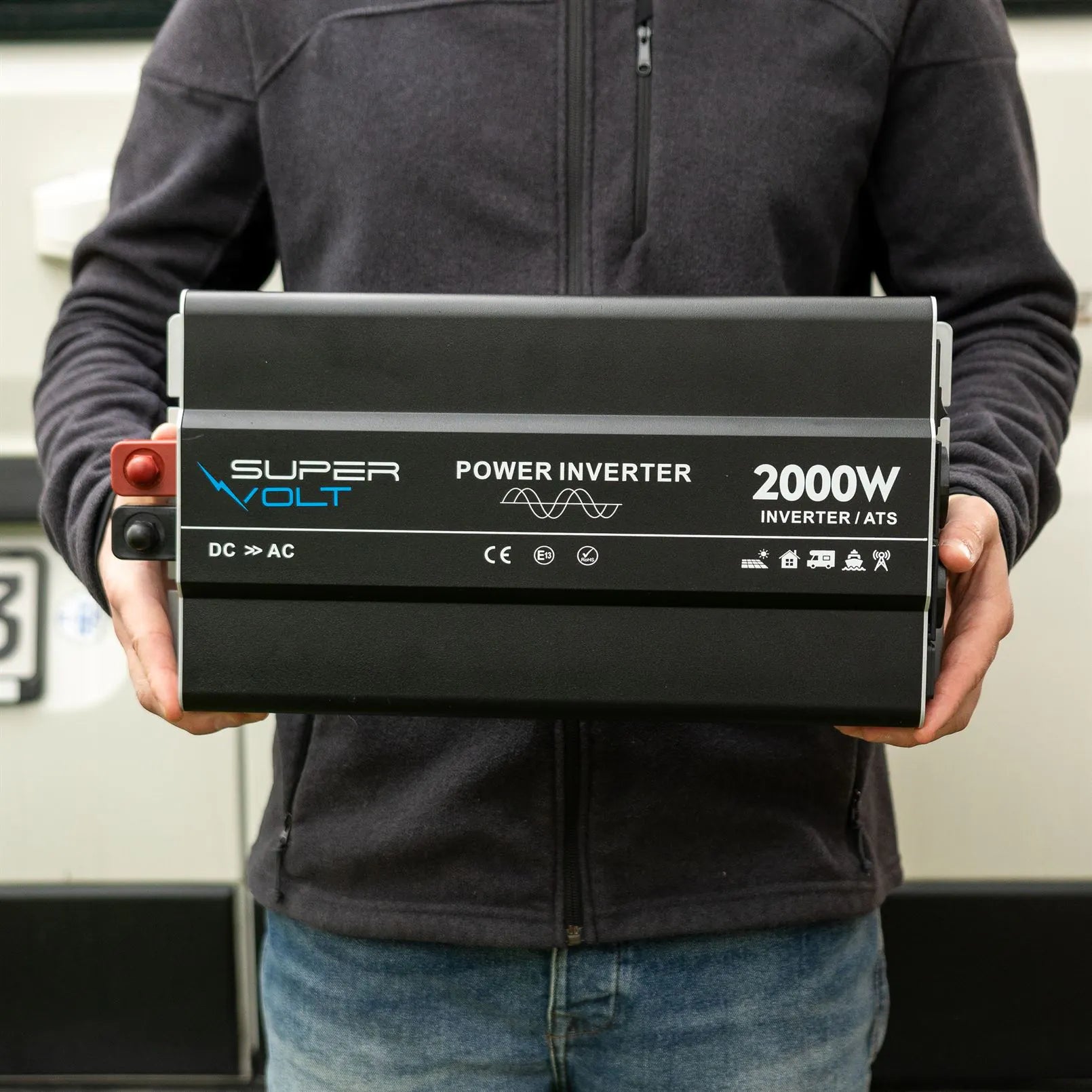 Supervolt 12V 2000W Wechselrichter – Reiner Sinus, Netzvorrang & FI-Schutz